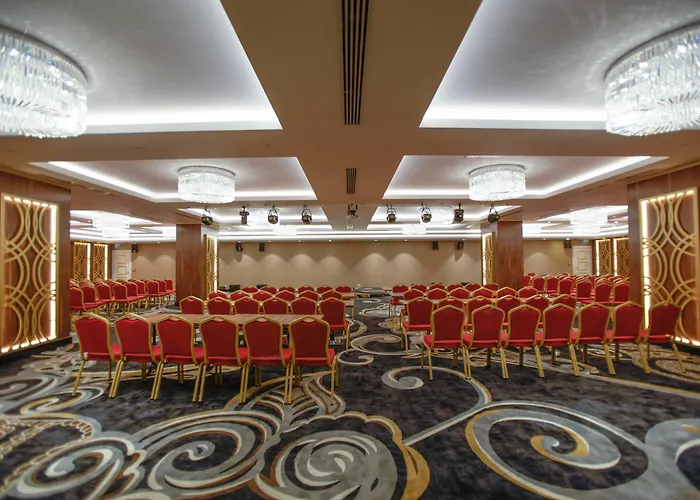 Azura Deluxe Resort & Spa